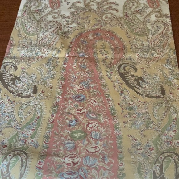 Pottery Barn Table Runner, Excellent Condition, Machine Washable - Picture 4 of 7